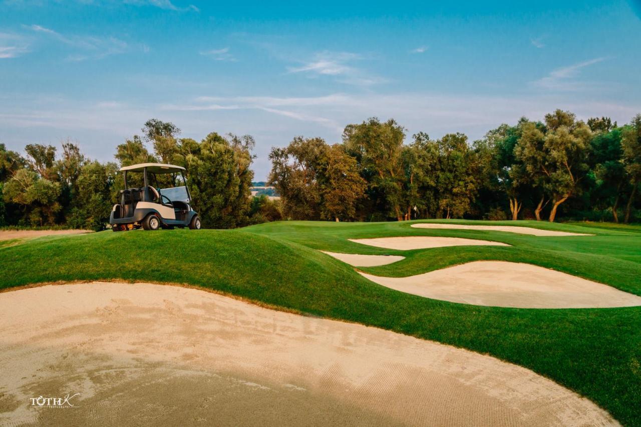 Zala Springs Golf Resort ซาลัคชานี ภายนอก รูปภาพ