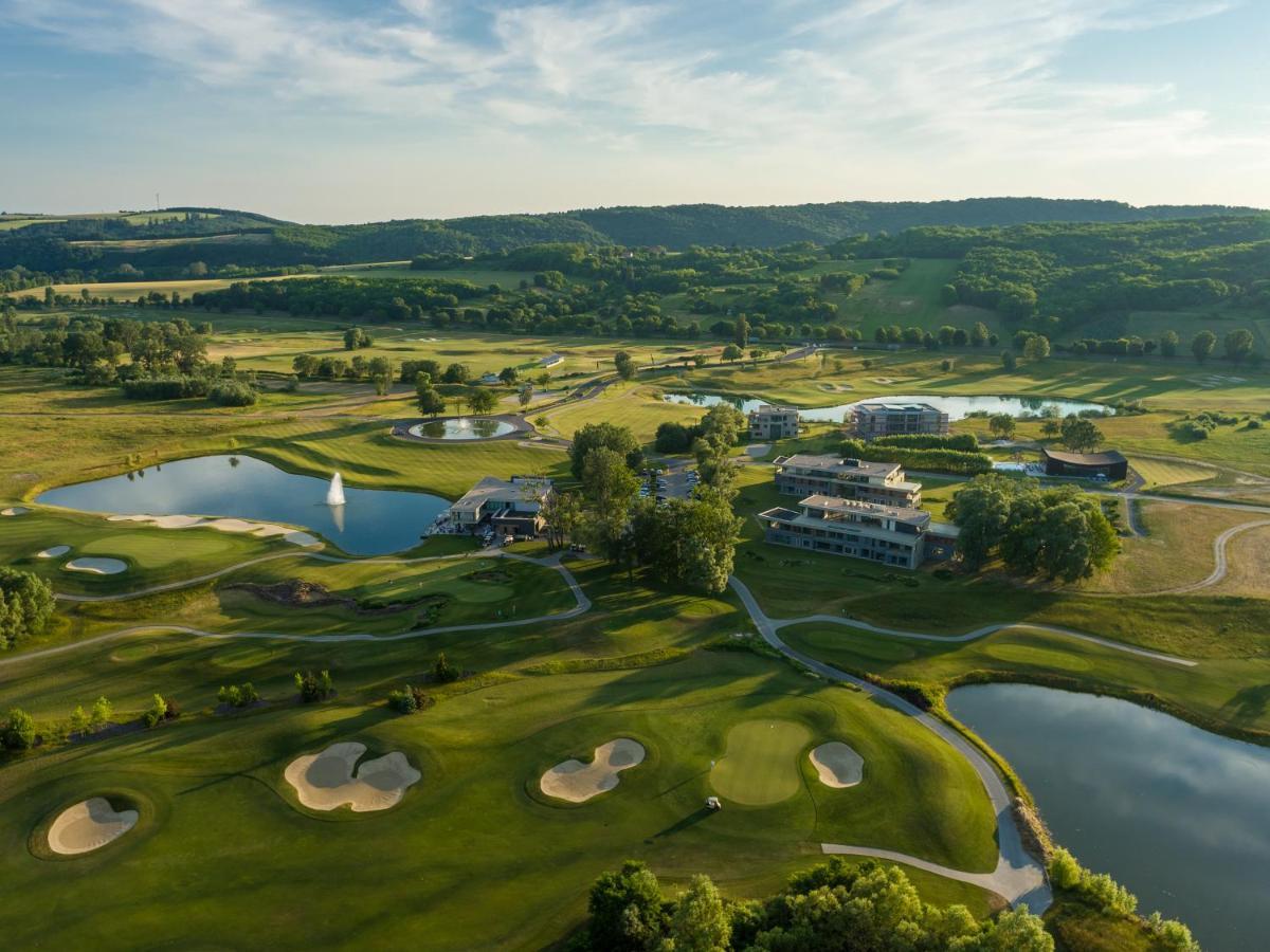 Zala Springs Golf Resort ซาลัคชานี ภายนอก รูปภาพ