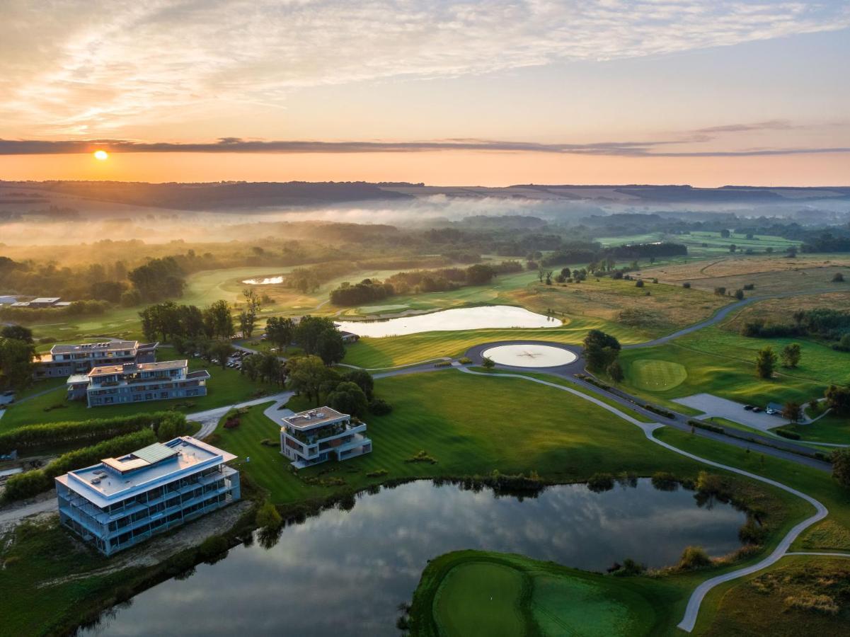 Zala Springs Golf Resort ซาลัคชานี ภายนอก รูปภาพ