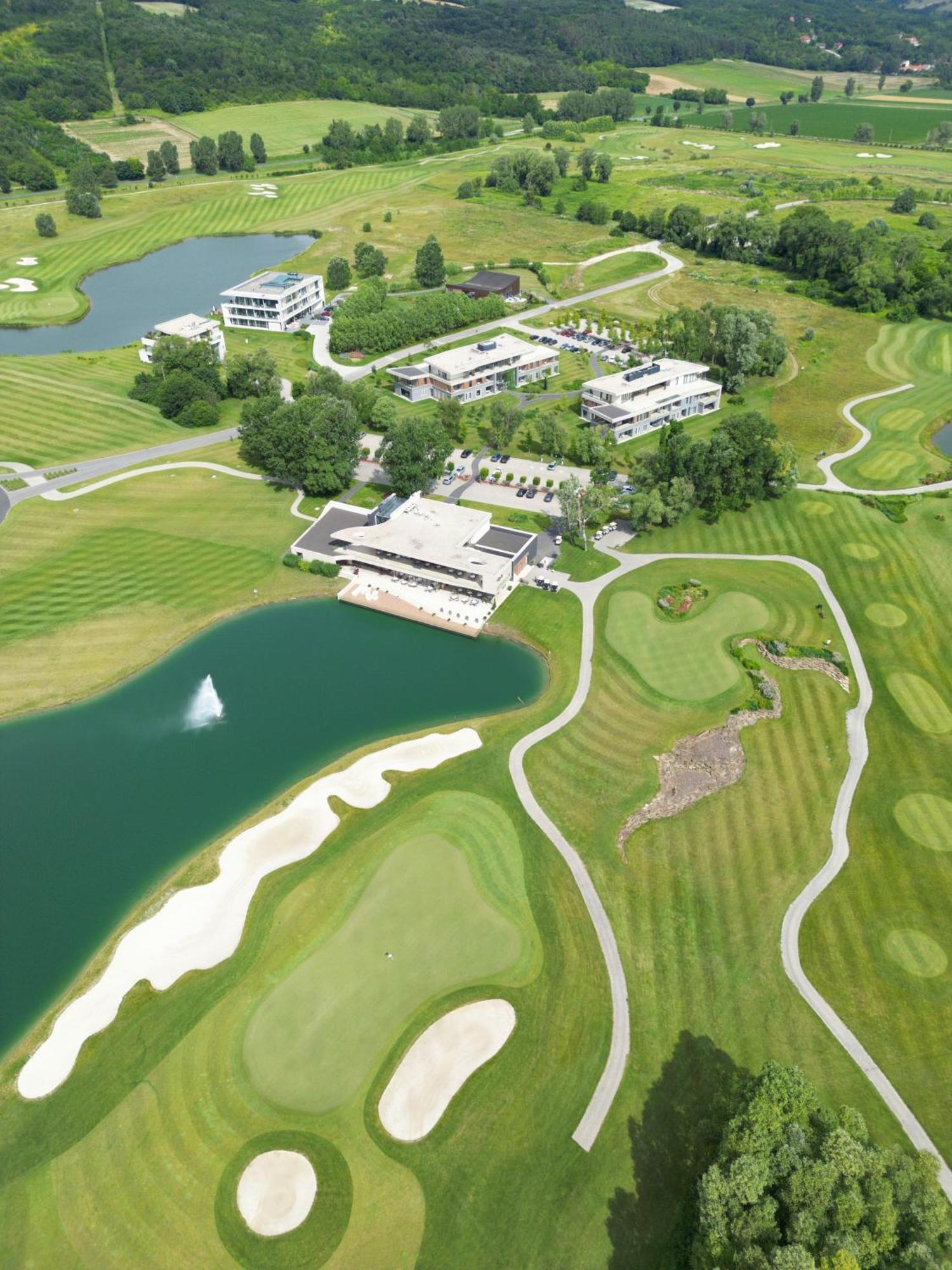 Zala Springs Golf Resort ซาลัคชานี ภายนอก รูปภาพ